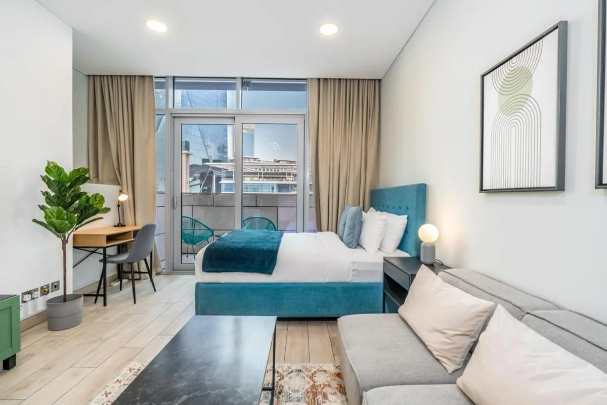 Silkhaus newly furnished studio facing DIFC with pool and gym access - 3