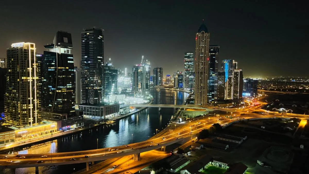Sky-High 2BR Apartment with Stunning Panoramic Skyline Views Near Burj Khalifa and Dubai Mall - 3