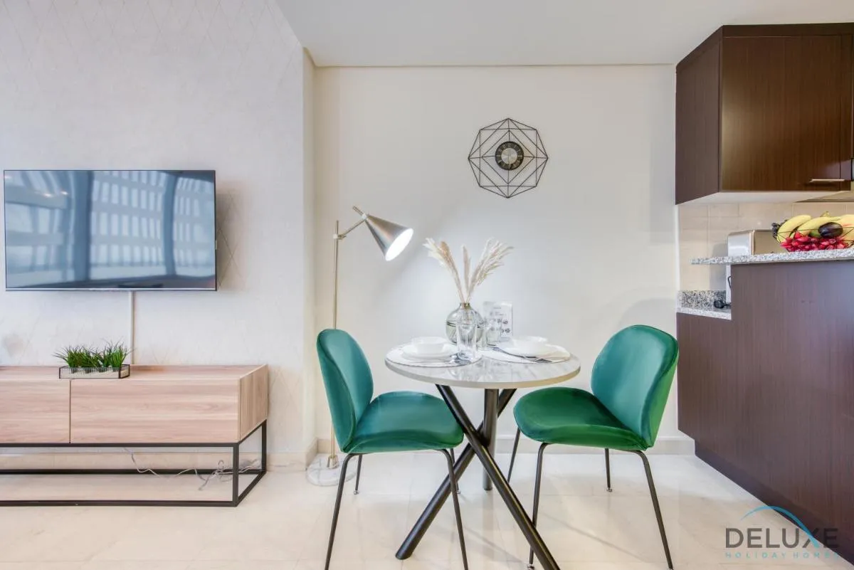 Sleek Studio at Sky Gardens DIFC by Deluxe Holiday Homes - 3