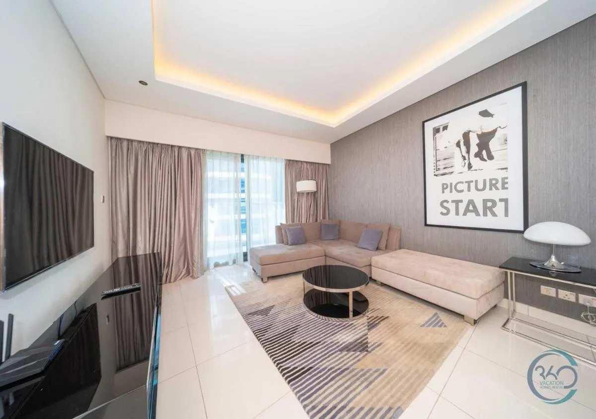 Spacious 1BR Apartment in Damac Paramount Towers BB - 2