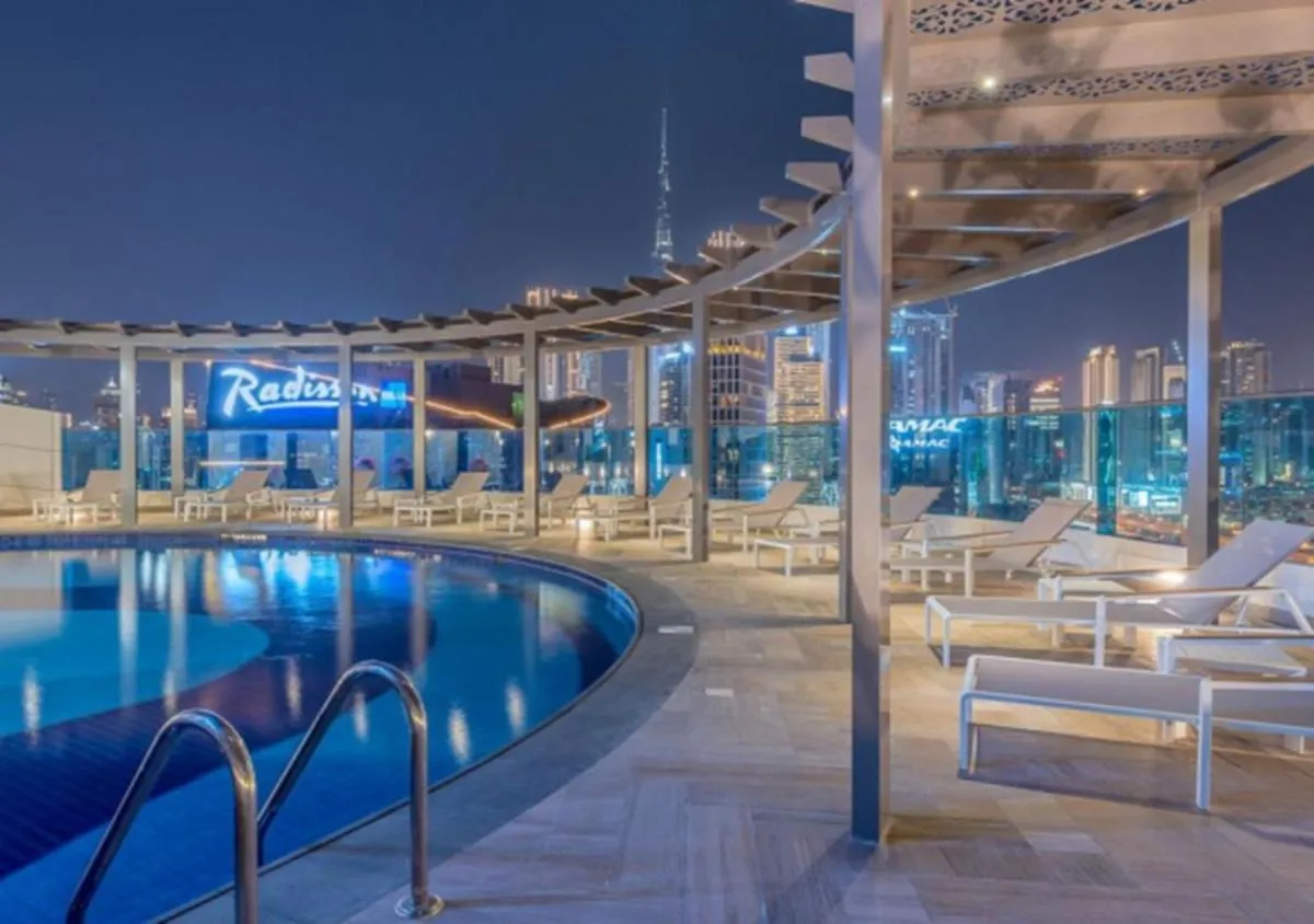 Spacious 1BR with Balcony & Rooftop Pool The Bay Business Bay - 3