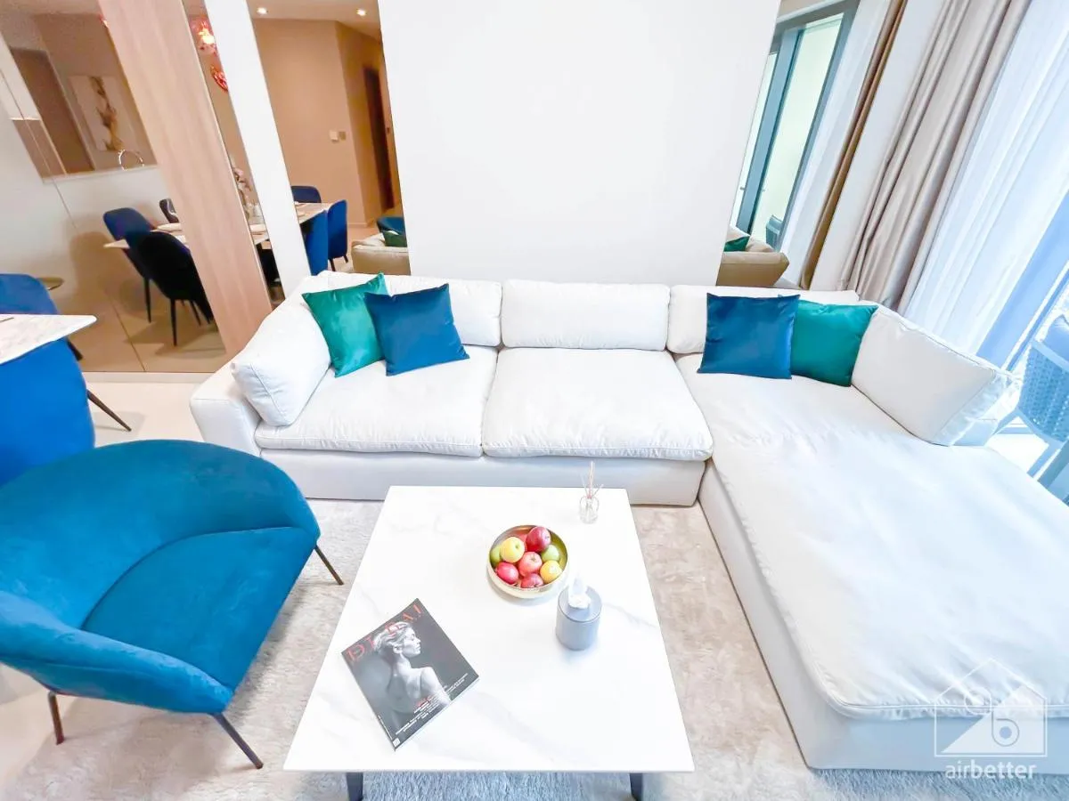 Spacious 3.5 Bedroom Apartment in Burj Royale - 2