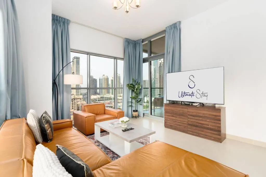 Spacious 4 bedrooms Great location Burj Khalifa View Amazing pool and gym, Perfect holiday ! - 2