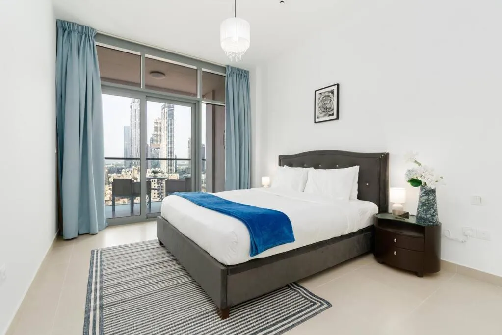 Spacious 4 bedrooms Great location Burj Khalifa View Amazing pool and gym, Perfect holiday ! - 3