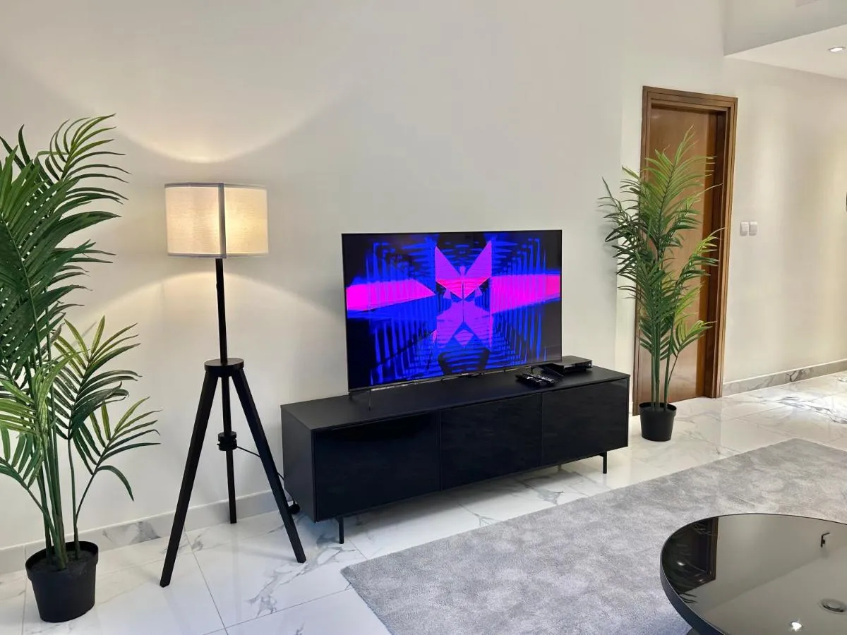 Stunning 1Bedroom with balcony in Al Habtoor city - 2