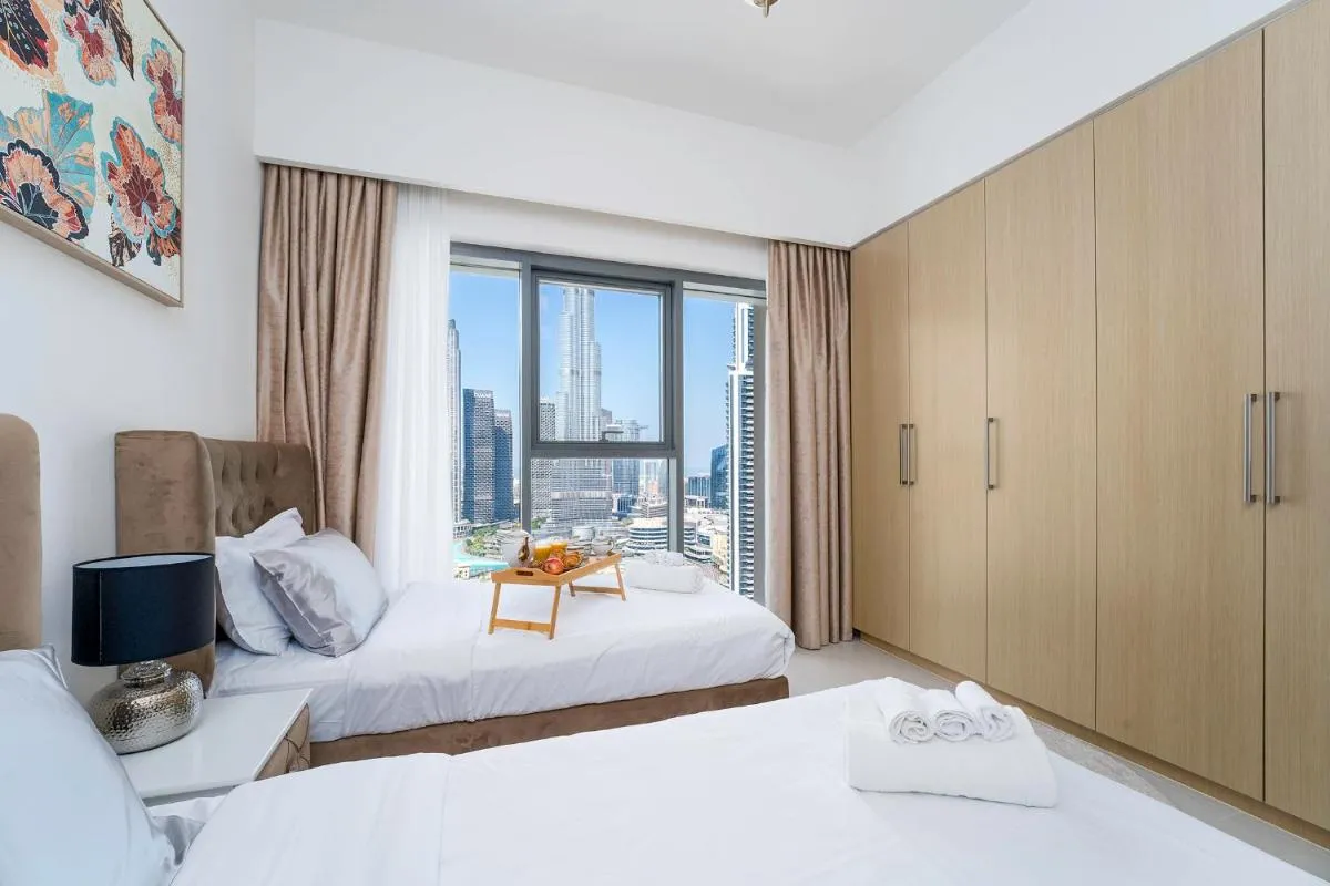Stunning 2BR Burj Khalifa View Apartment - 3