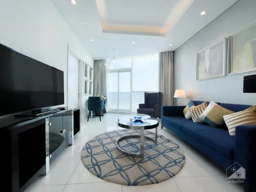 Stunning Apt with balcony & incredible views Dubai