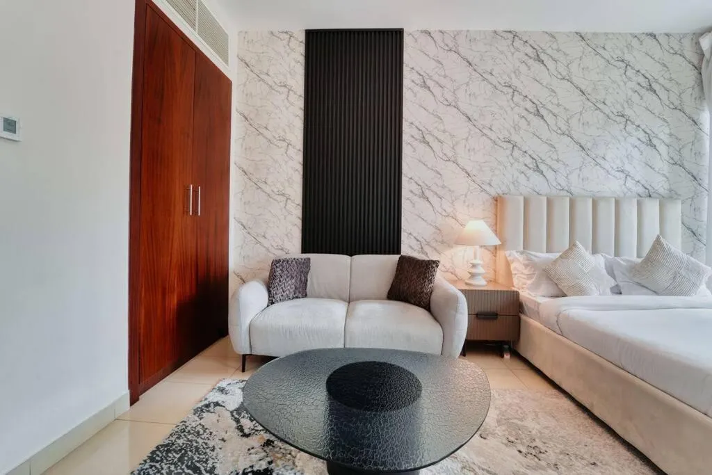Stunning Luxury Studio Apartment – Downtown Dubai - 2