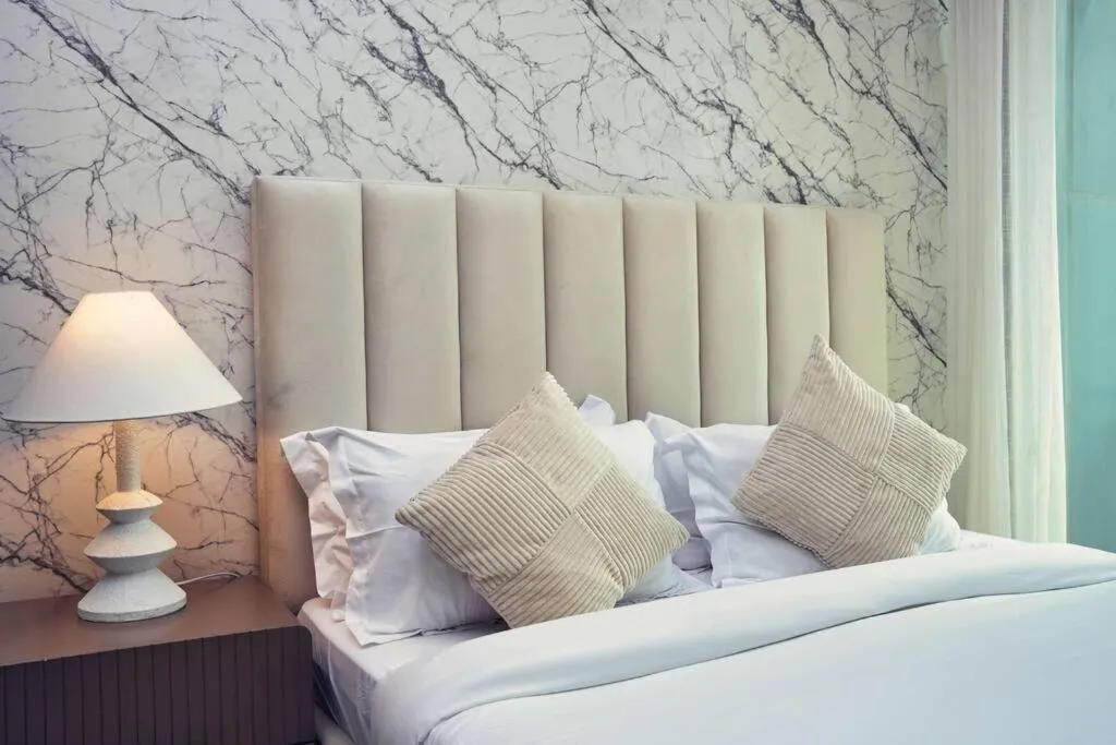 Stunning Luxury Studio Apartment – Downtown Dubai - 3