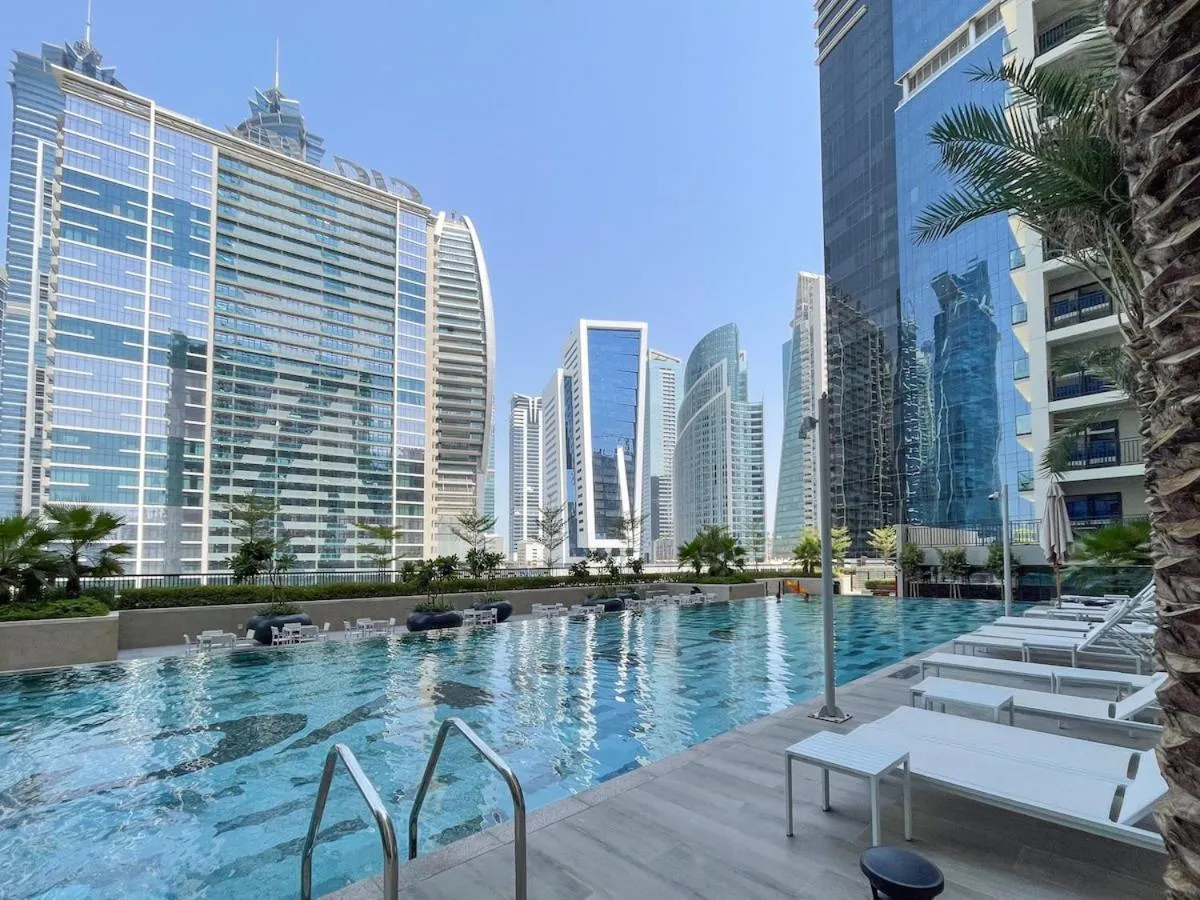 Stylish 1-Bedroom Apartment with Stunning Canal Views at Business Bay - 3