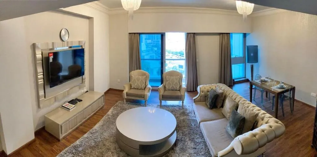 Stylish 1br With Customized Furniture
