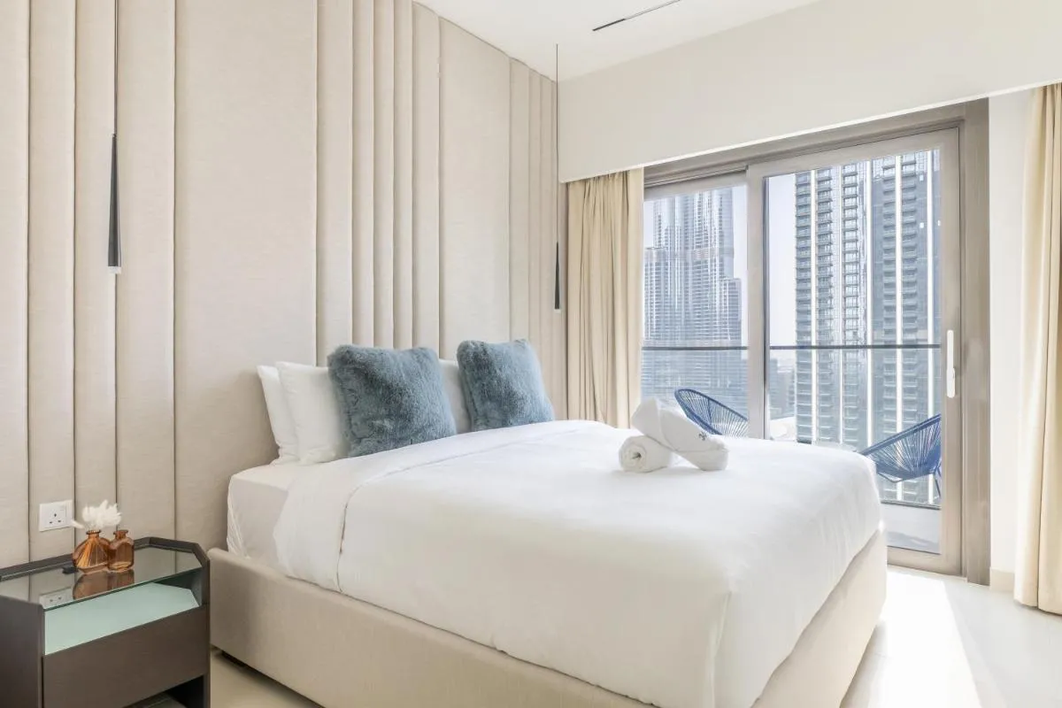 Stylish 3BR plus Maid’s Room in Burj Crown with Burj Khalifa View - 3