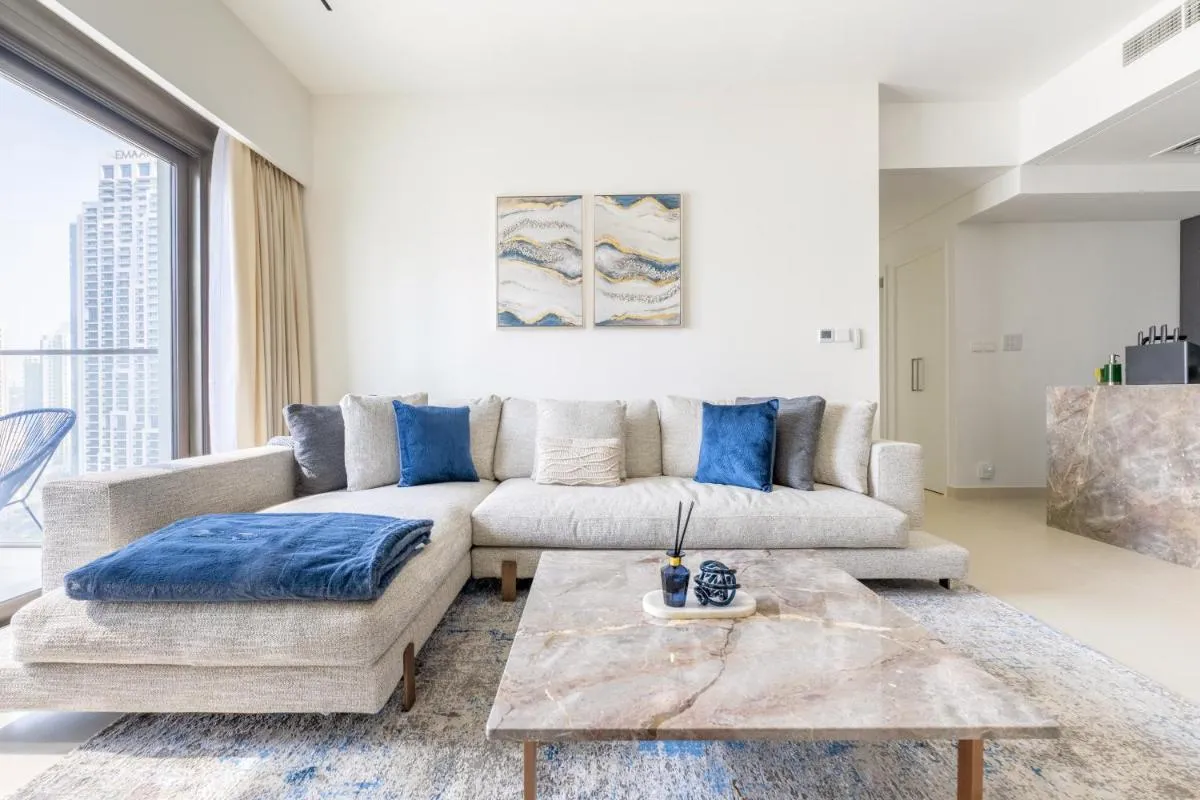 Stylish 3BR plus Maid’s Room in Burj Crown with Burj Khalifa View - 2