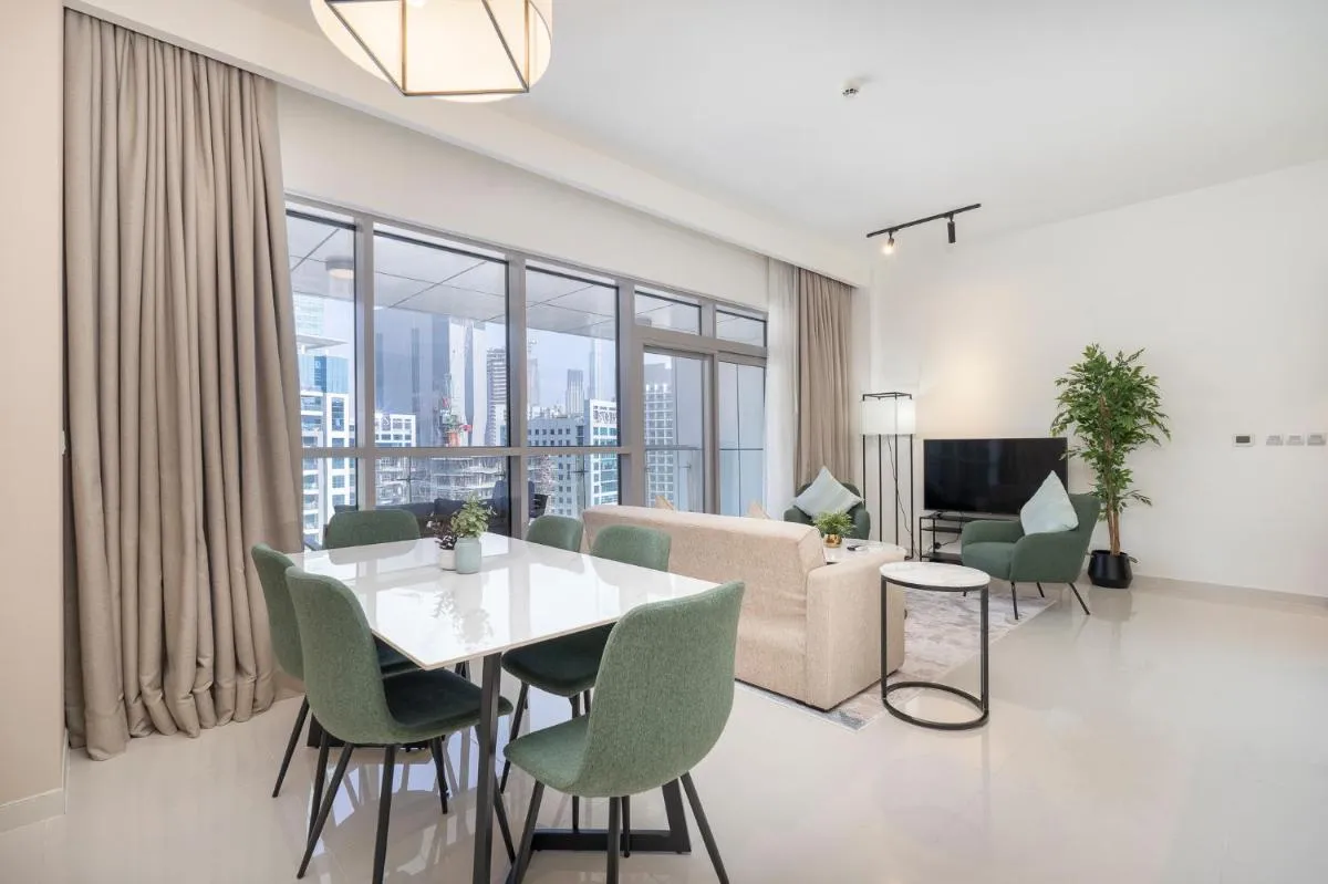 Stylish Stayz beautiful modern apartment with Burj Khalifa views - 3