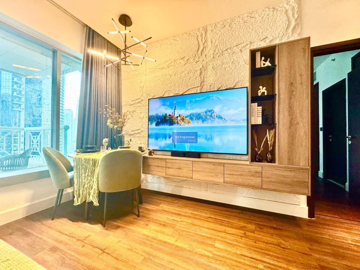 The Burj Khalifa Living – Spectacular views of Dubai Fountain – 3 Min Walk to Dubai Mall - 3