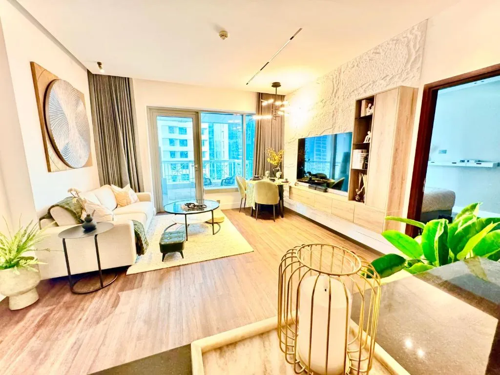 The Burj Khalifa Living – Spectacular views of Dubai Fountain – 3 Min Walk to Dubai Mall
