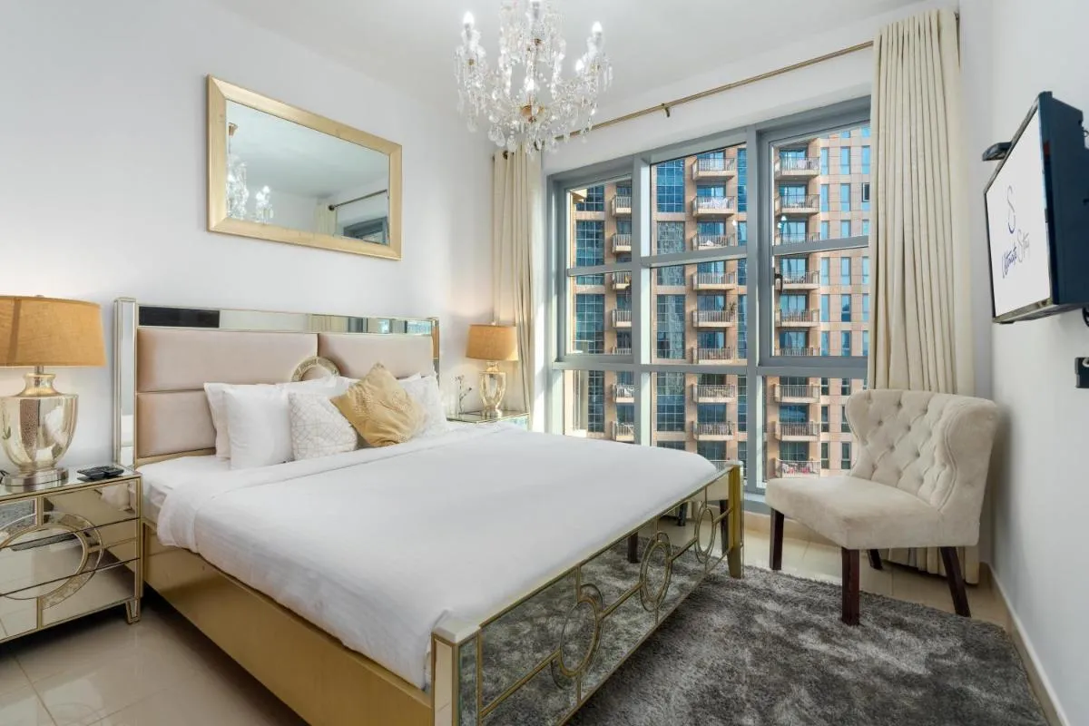 Ultimate Stay Luxury in Downtown Opera and Pool View Near Dubai Mall 2 Bedrooms - 3