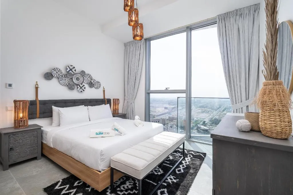 Urban tropic 3 bedroom apartment with full sea view by Suiteable Interiors