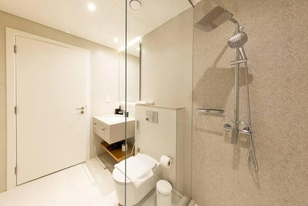 1BR in a Prime JBR Location with Beach Access - 3