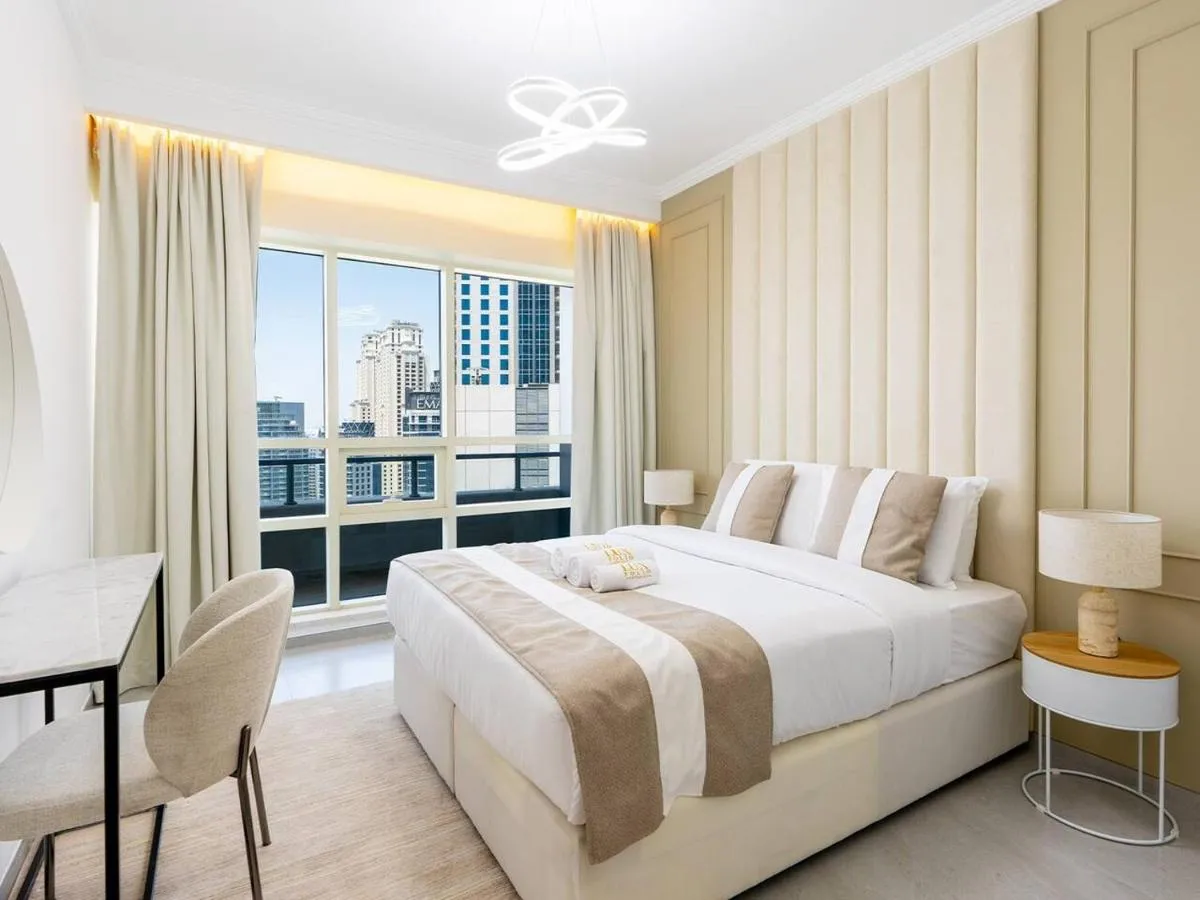2 Bedroom Smart Home with a Panoramic Marina View - 2