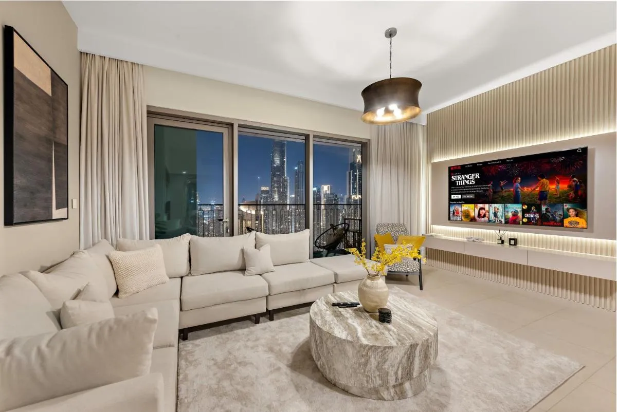 4BR with Spacious Balcony & Stunning Burj Khalifa Views - 3