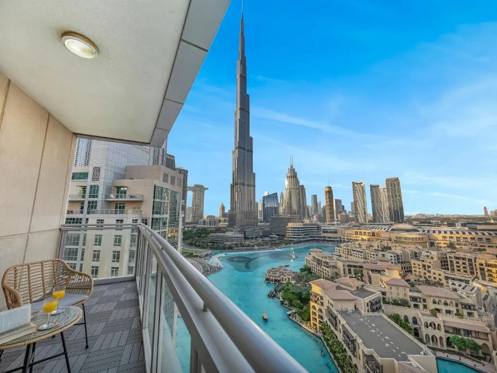 4 BHK In Downtown with Iconic Burj Khalifa Views, 2 minutes walk to Dubai Mall