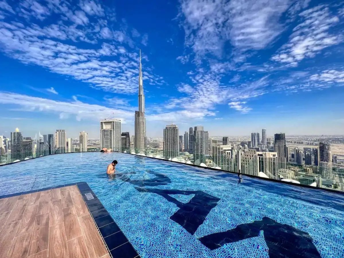 5 Star Apartment with Burj View Infinity Pool and Gym Spa - 3