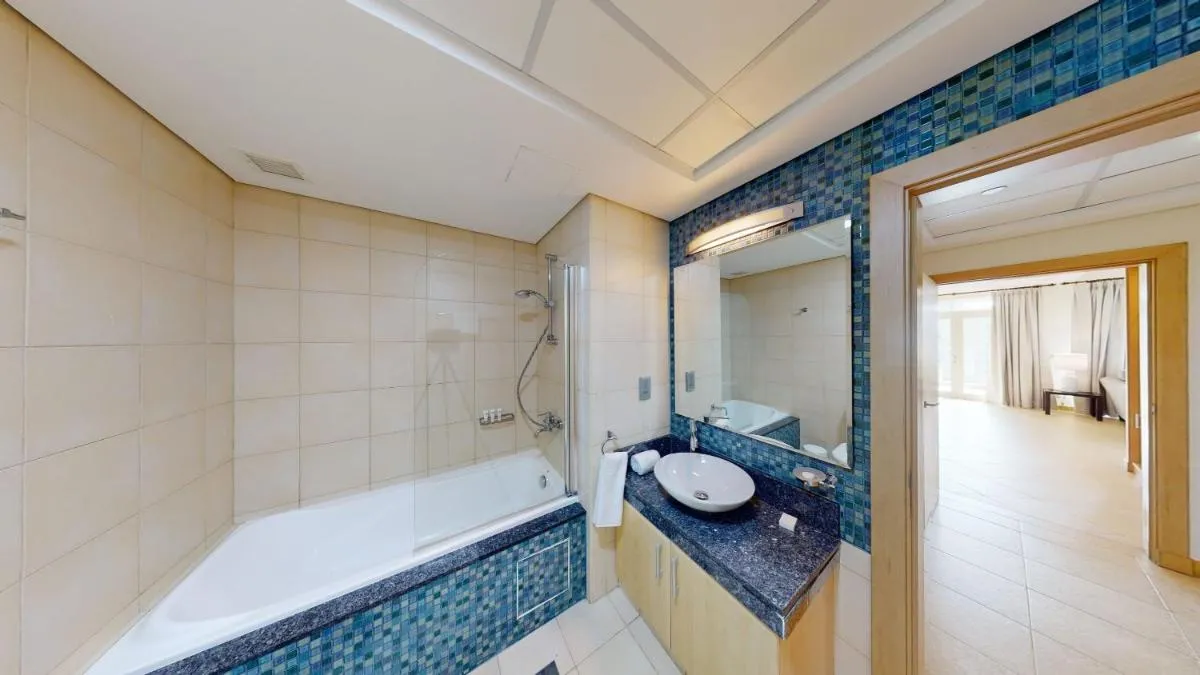 Al Dabas Beach Views, 3BD Sleeps 6, Beachfront Beach & Pool Access - 3