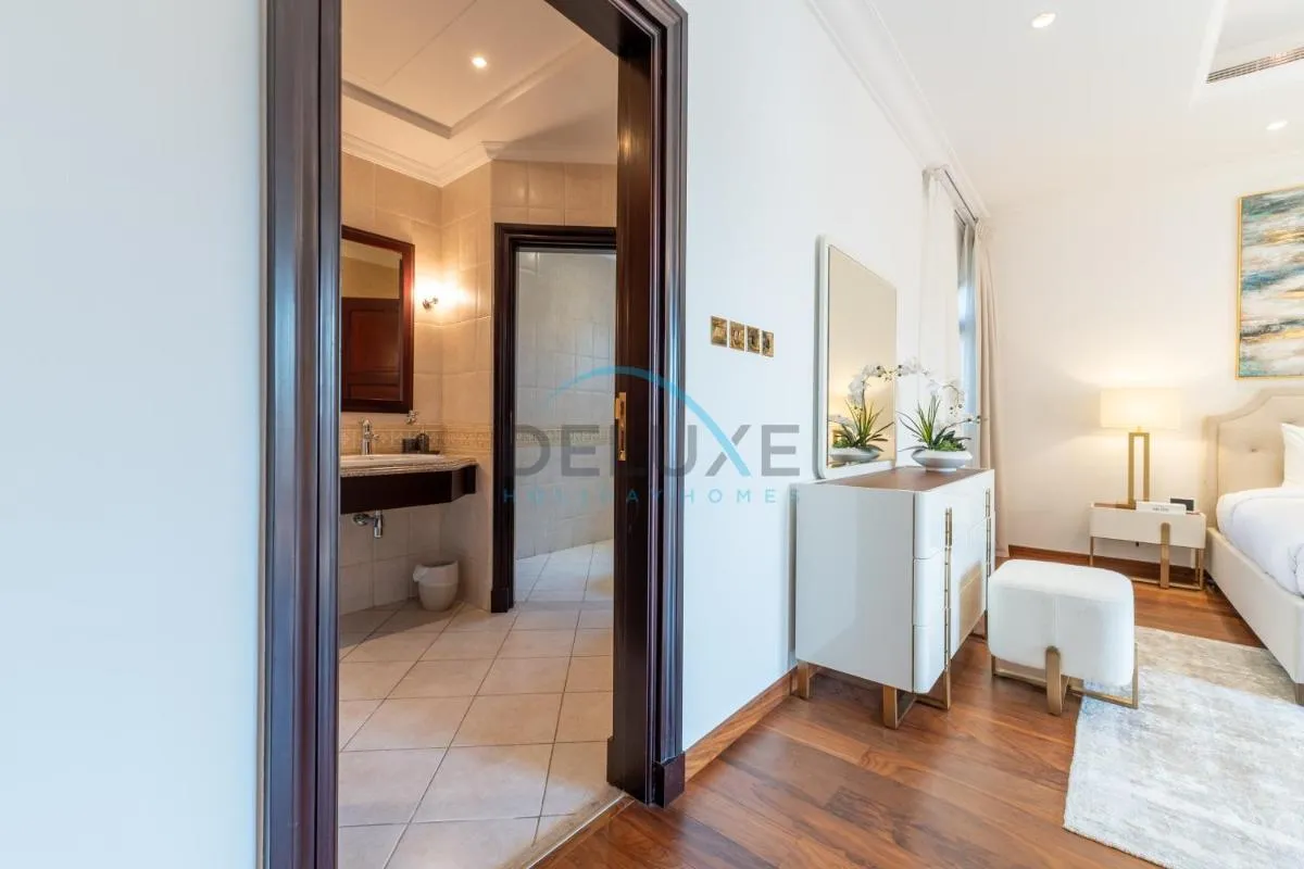 Beach Access Villa with Backyard in Prime Location in Canal Cove, Palm Jumeirah by Deluxe Holiday Homes - 3