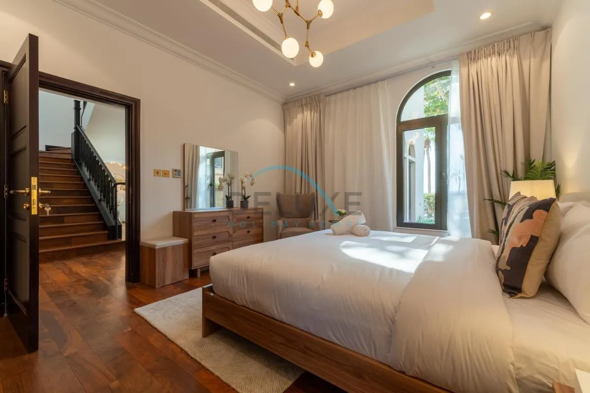 Beach Access Villa with Backyard in Prime Location in Canal Cove, Palm Jumeirah by Deluxe Holiday Homes - 2