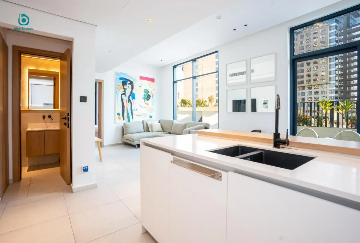 Blue Breeze – Elegant 1BR with Private Jacuzzi & Terrace in JVC - 3