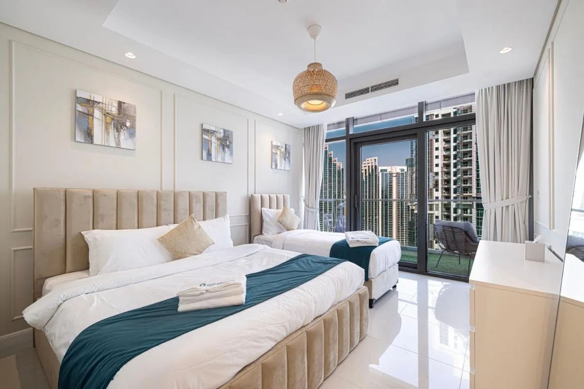 Boulevard 2 Bedroom Family Apartment with BURJ KHALIFA view and INFINITY POOL in 64th Floor Dubai Downtown - 2