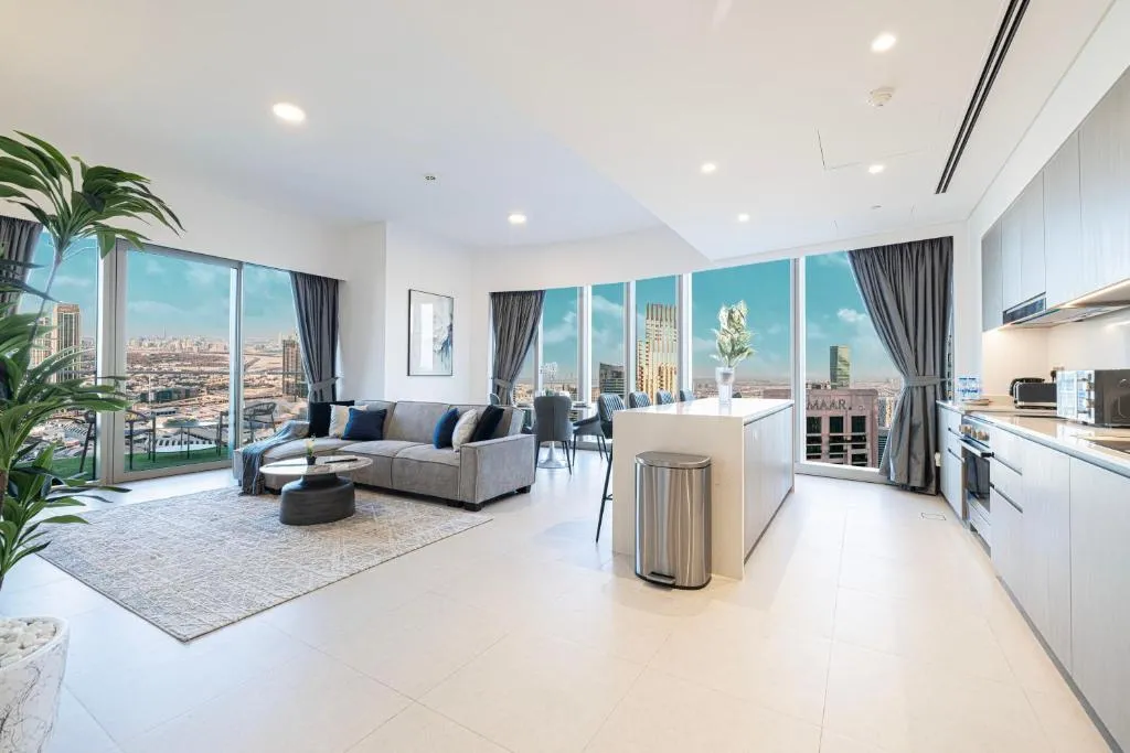 Burj Khalifa Views 4BR Luxe Stay with Stunning Fountain Show