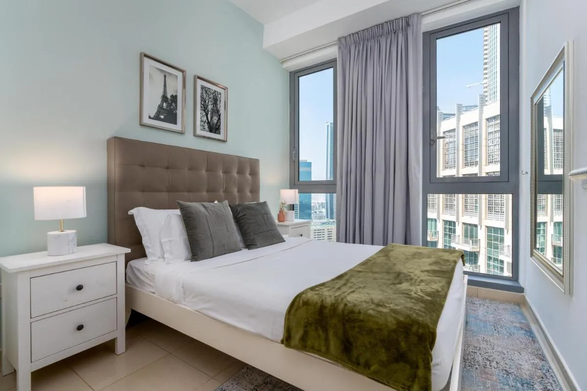 Burj Khalifa Views – 5 min walk from Dubai Mall – Upgraded – Designer Choice – 8 people – Dubai Opera - 2