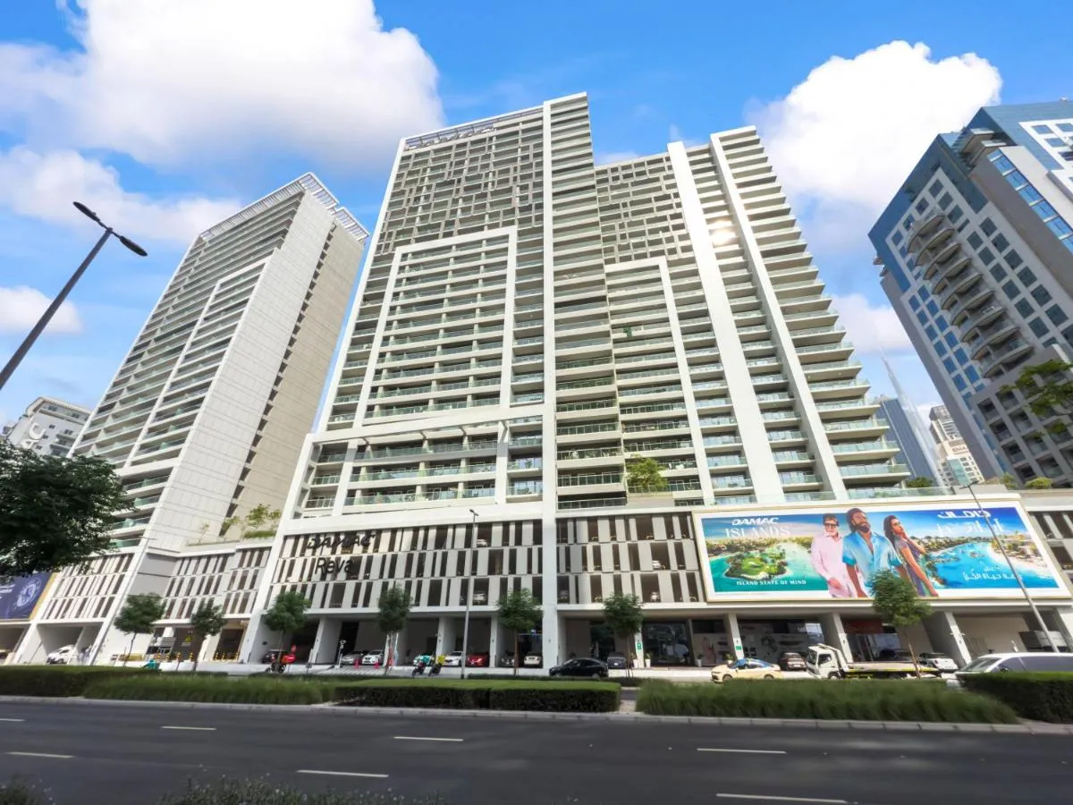 Burj khalifa and Canal views – Luxury Apartments for Rent in Dubai Business Bay - 3