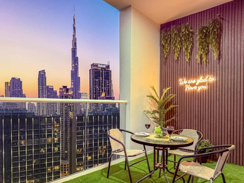 Burj khalifa and Canal views – Luxury Apartments for Rent in Dubai Business Bay