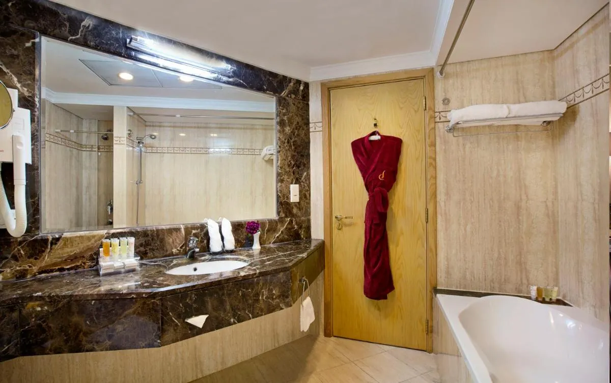 City Seasons Hotel Dubai - 2