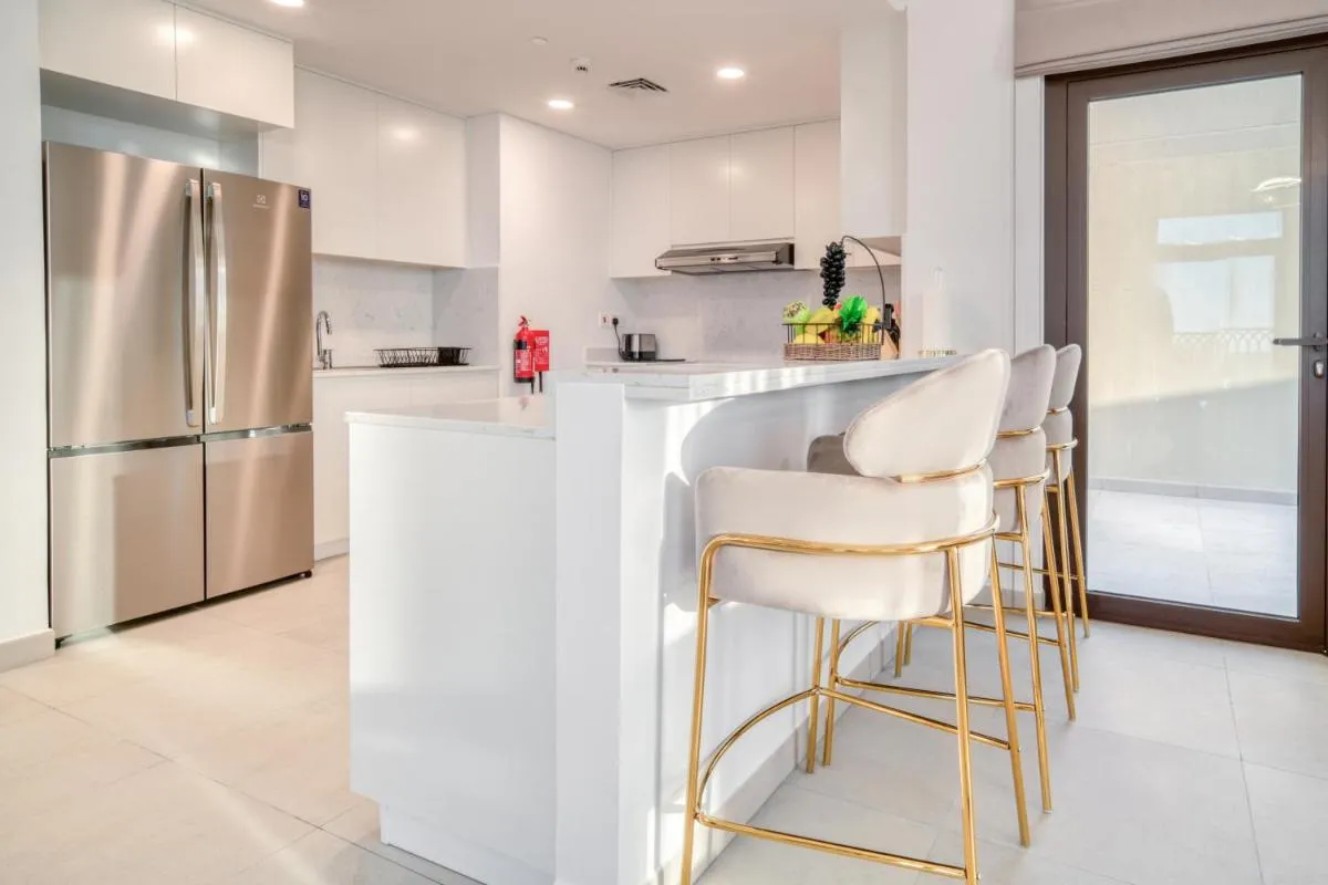 Coastal Luxury: 2BR Retreat with Sea Views - 3