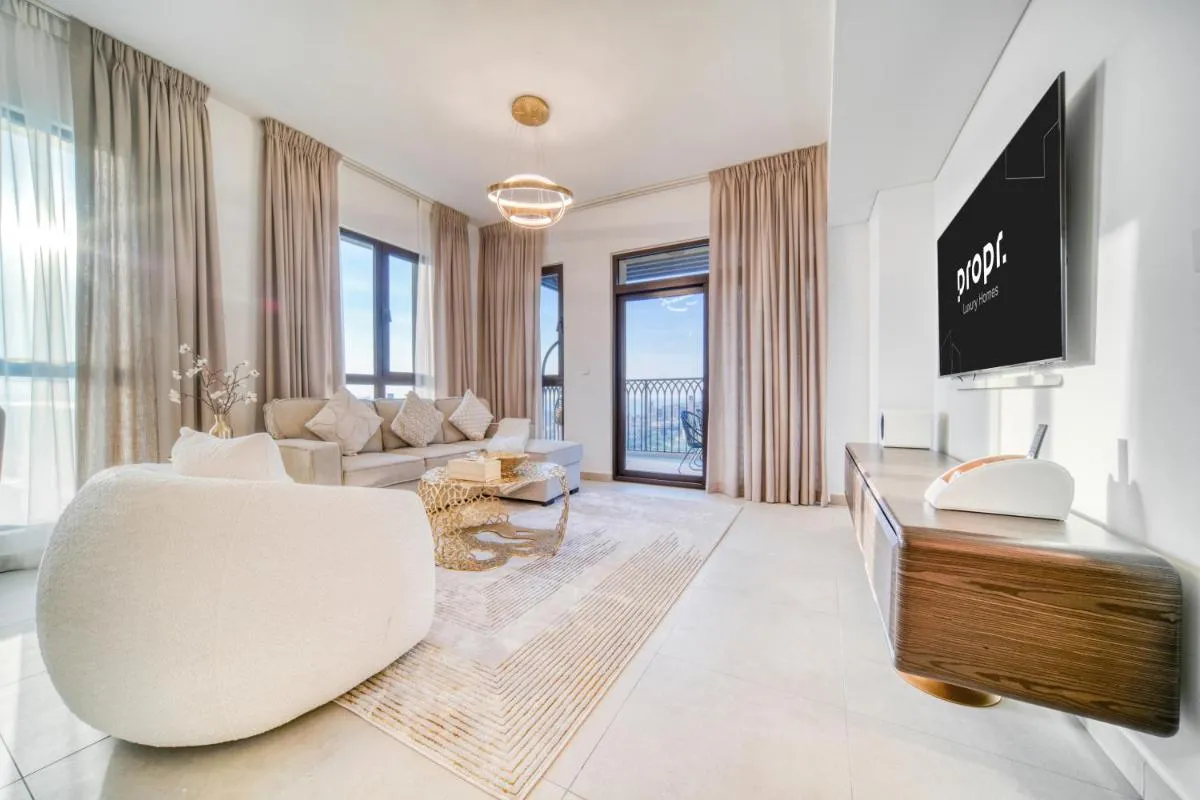 Coastal Luxury: 2BR Retreat with Sea Views - 2