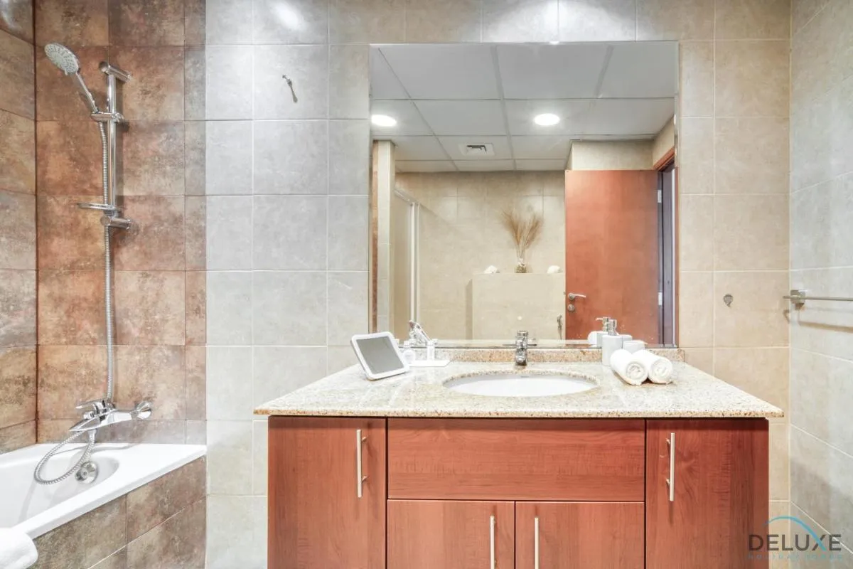 Colossal 2BR at MAG 218 Dubai Marina by Deluxe Holiday Homes - 3