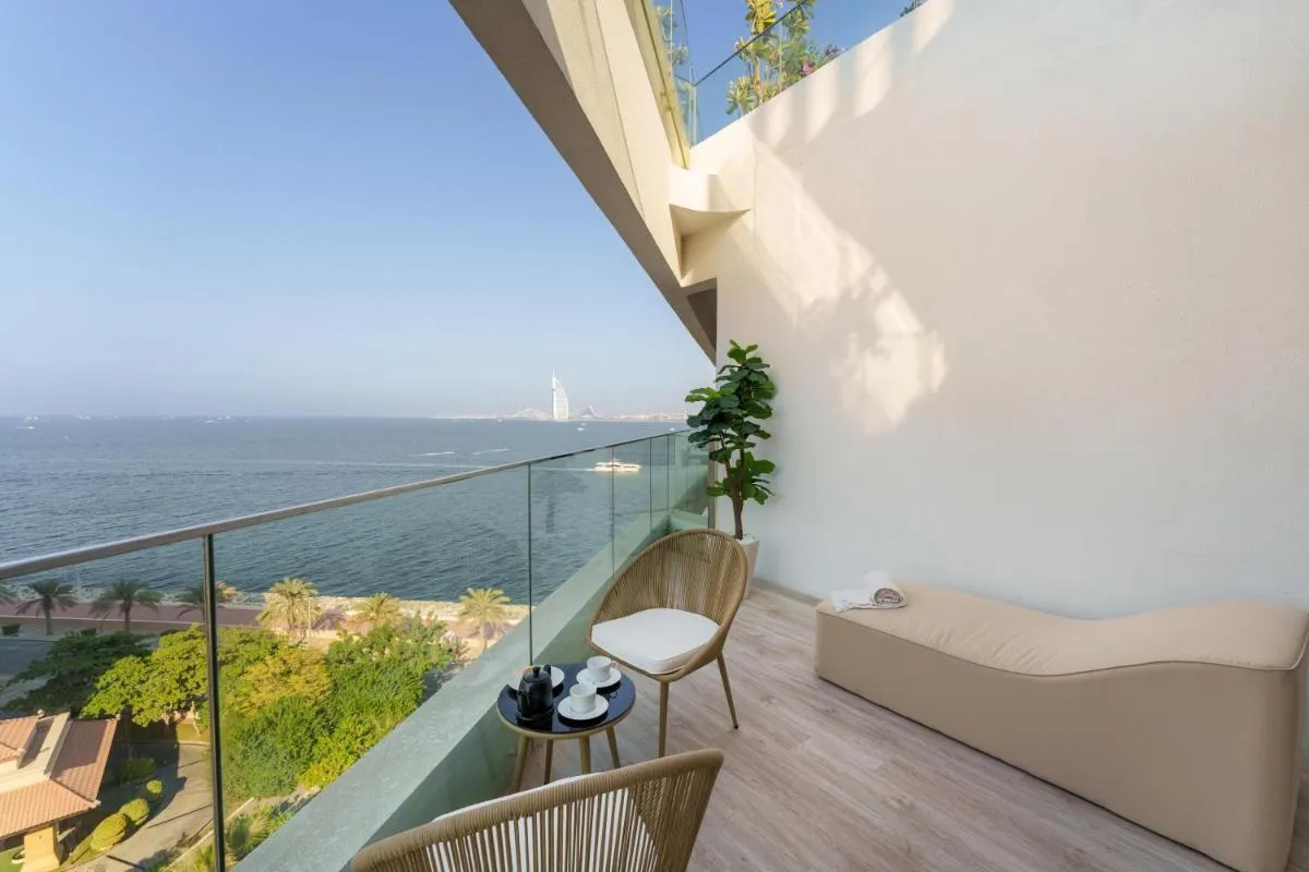 Dejaview Stays Luxury Apartment with Private Terrace, Burj & Sea View - 2