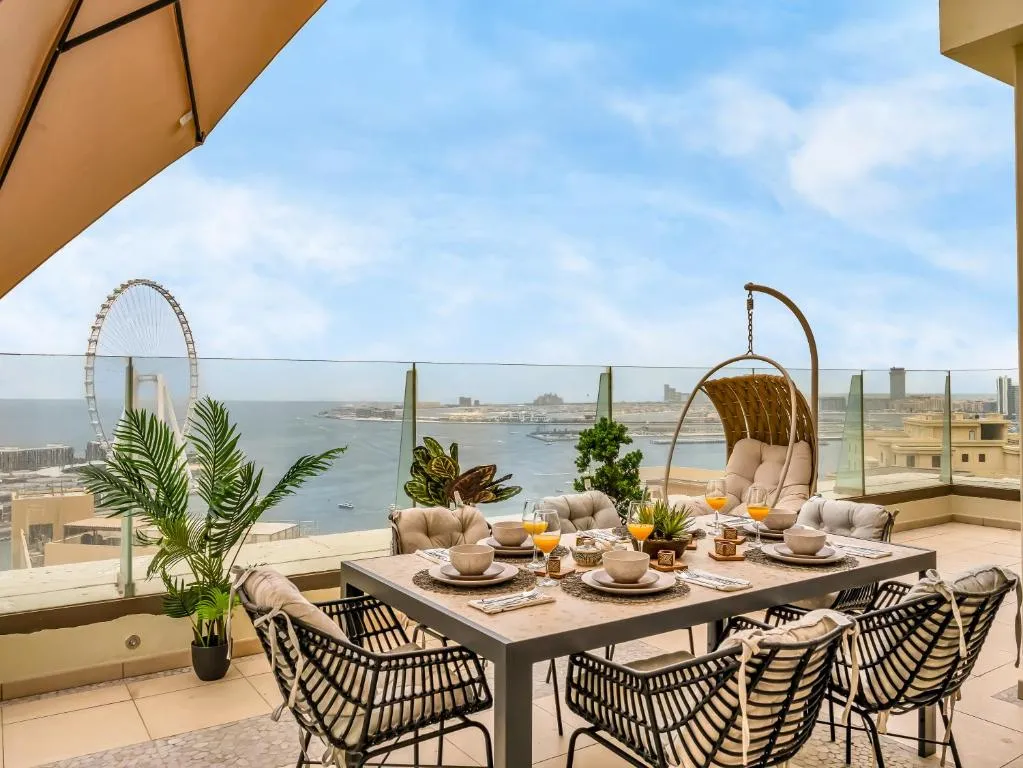 Dubai Eye & Palm View 3 min by walk from the Beach