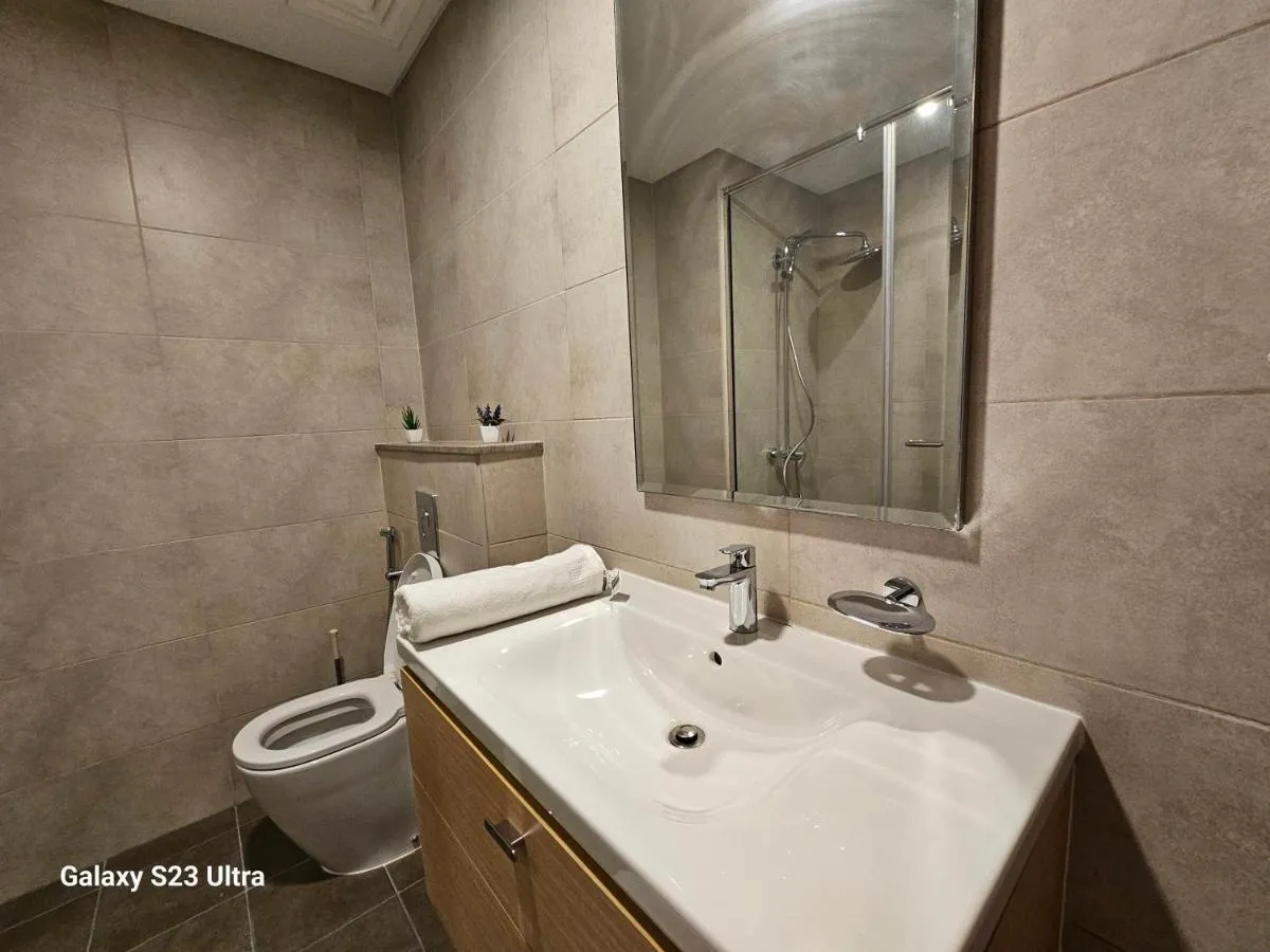 Ensuite one bedroom in a 2-bedroom with a shared living room - 3