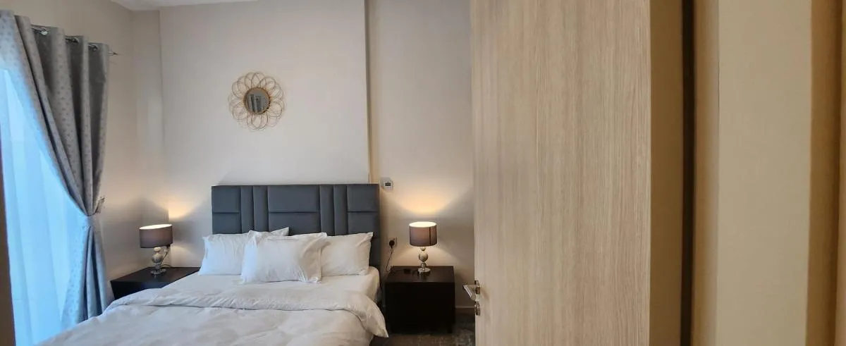 Ensuite one bedroom in a 2-bedroom with a shared living room - 2