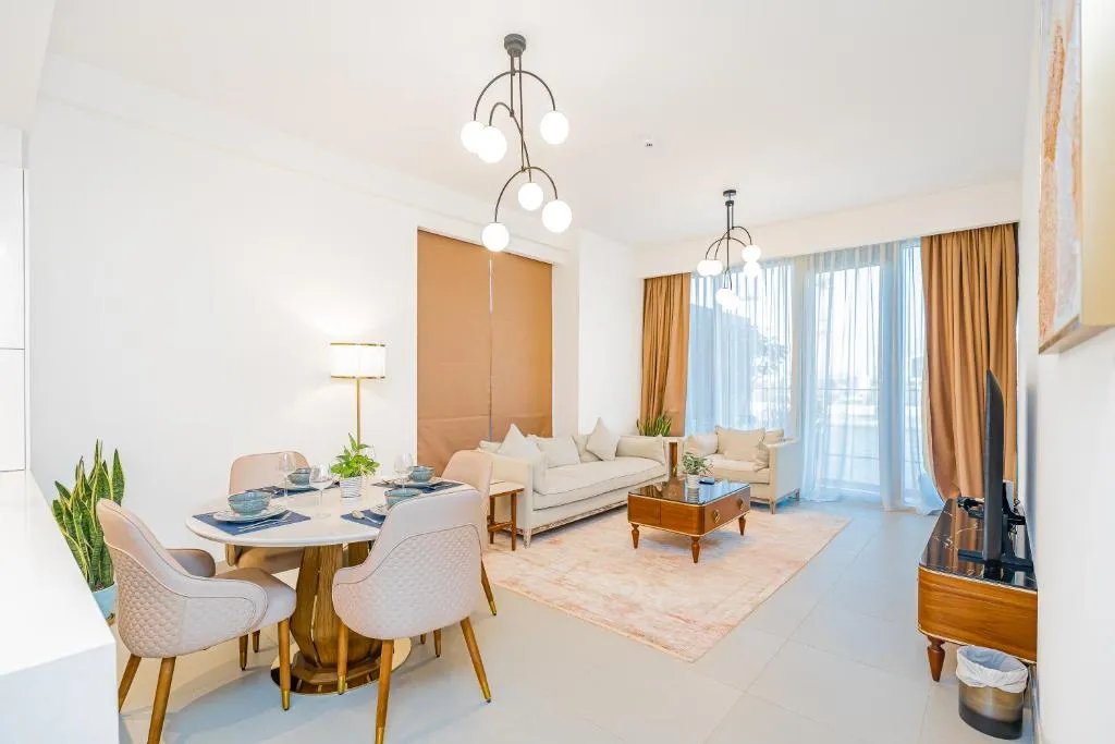 Escape24 2BR Canal Front Residence Near Al Wasl Safa Park with Skyline and Canal view Dubai
