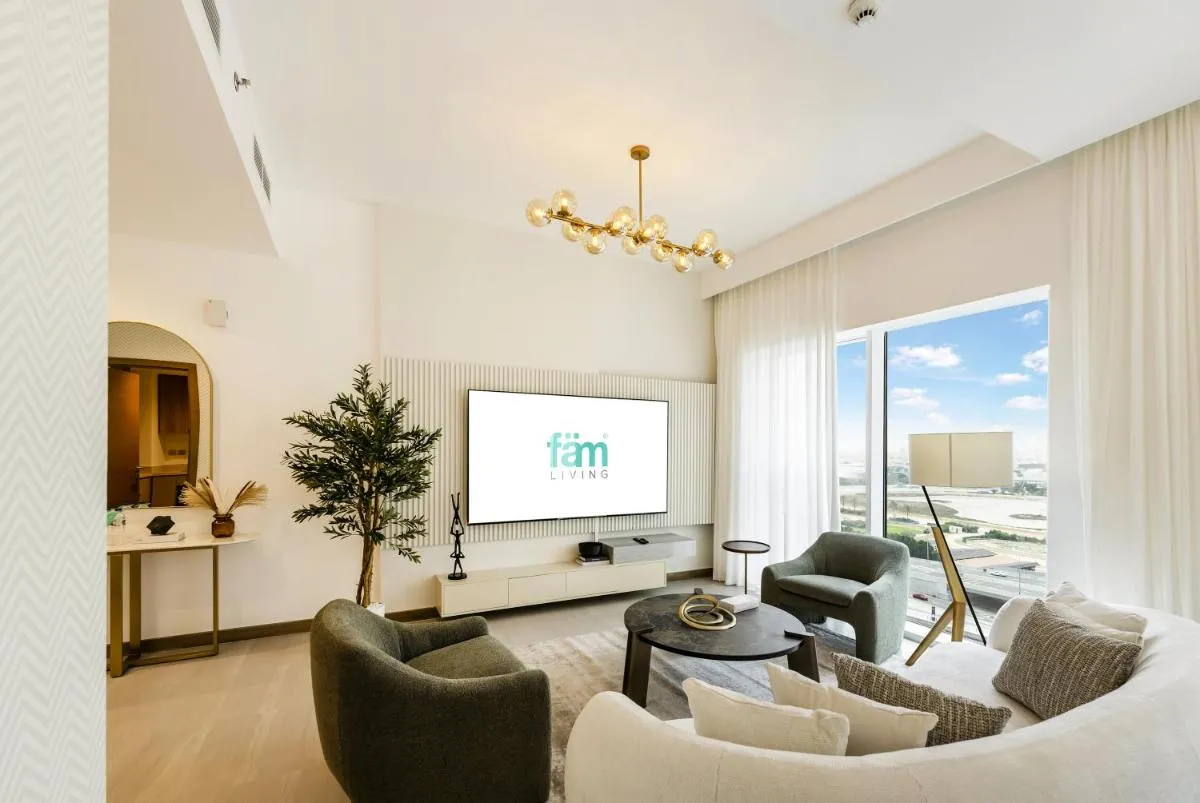 FAM Living – 3 bedroom and Maids Room Retreat Overlooking Dubai Canal - 2