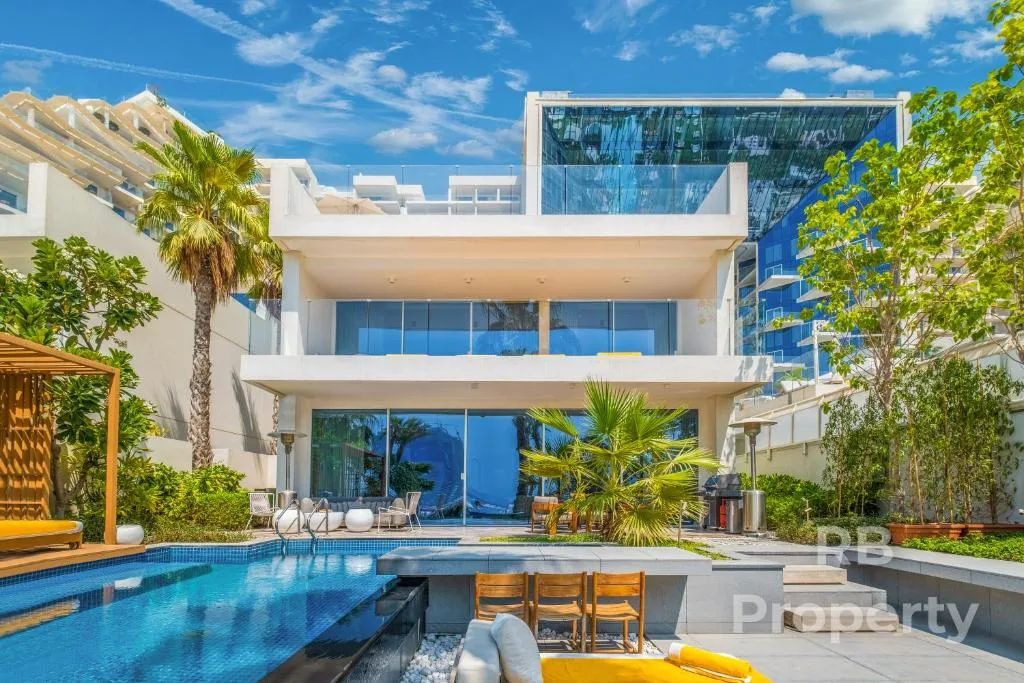 FIVE Palm Beach Villa – Three Floors, Private Pool, Jacuzzi