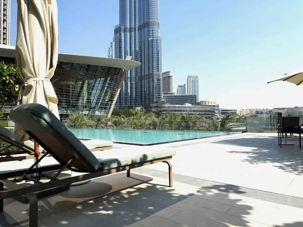 Full Burj Khalifa and Fountains Views