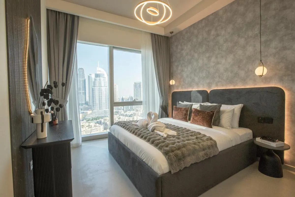 Full Burj Khalifa and Fountains Views - 3