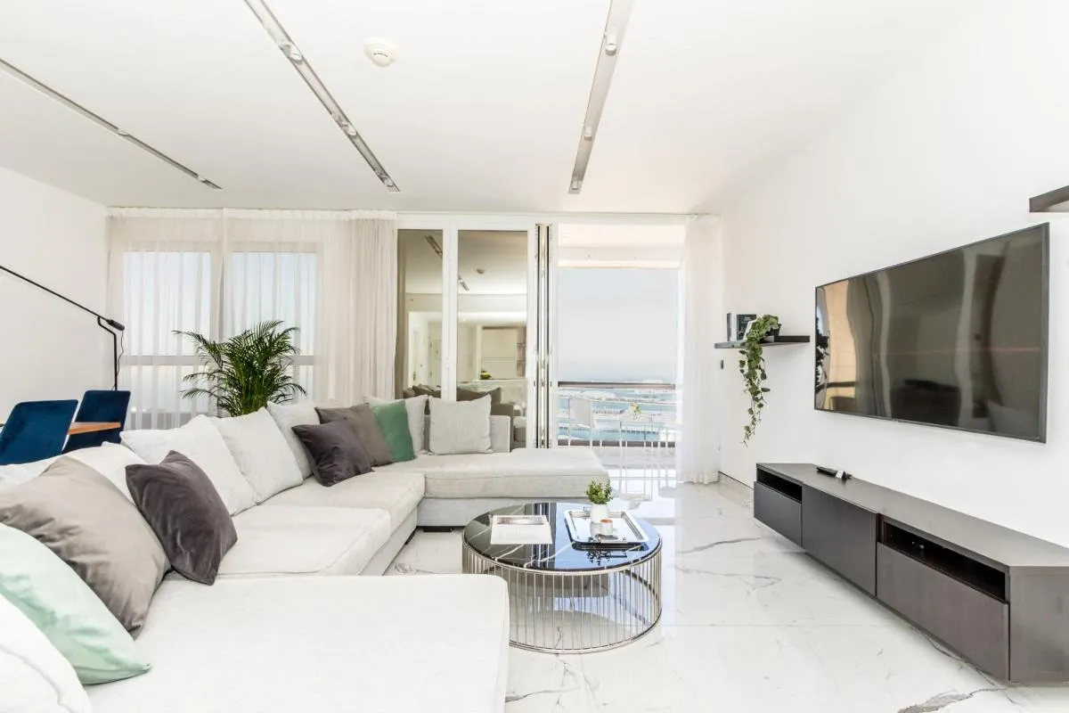 GMA Murjan 2BR Sea View High Floor - 2